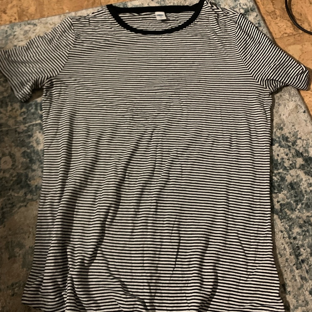 Old Navy Black and White Striped Short Sleeve Tee